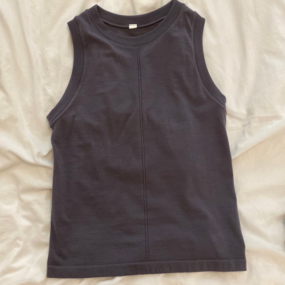 Fitted workout top